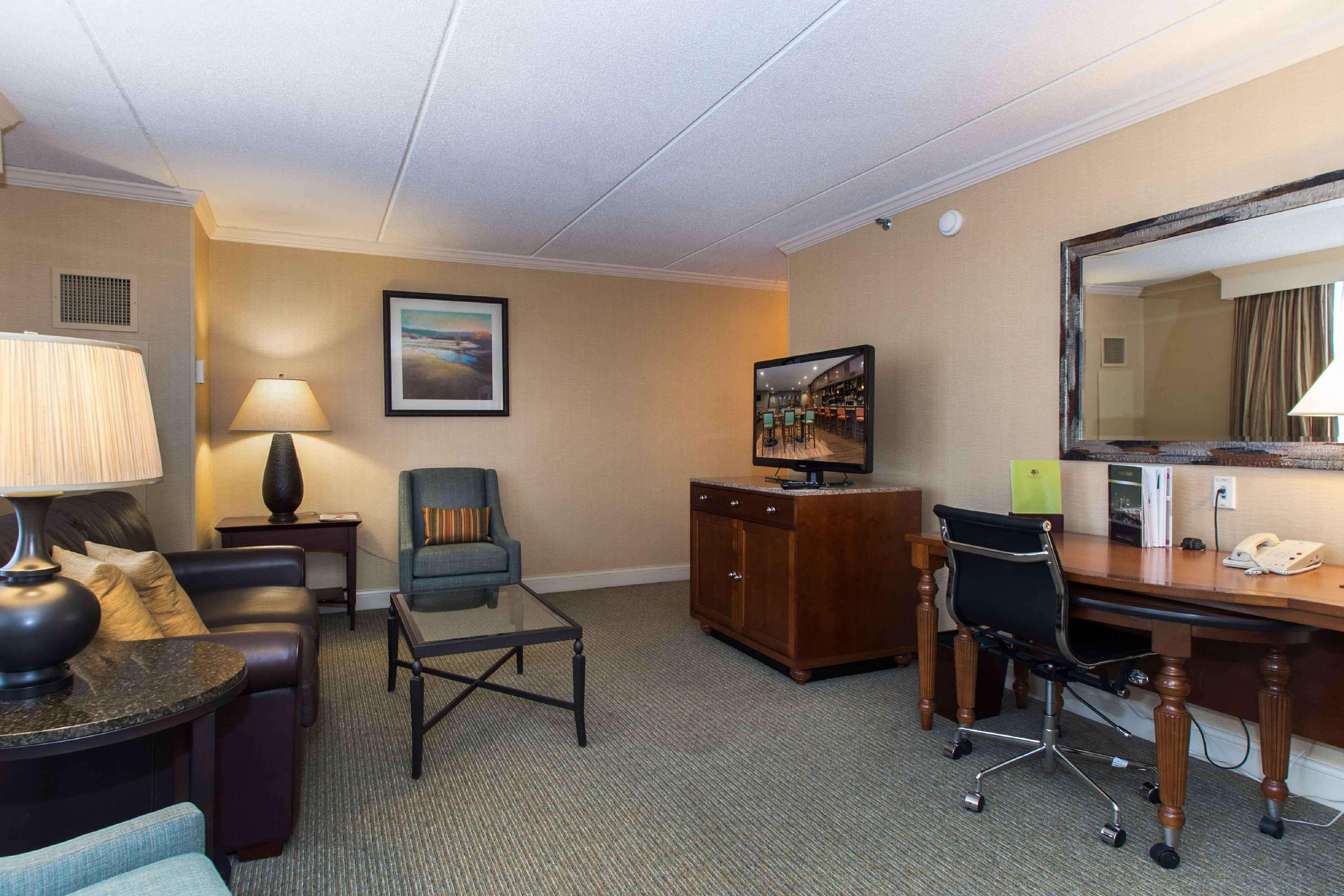 Doubletree By Hilton Cleveland East Beachwood Exterior foto