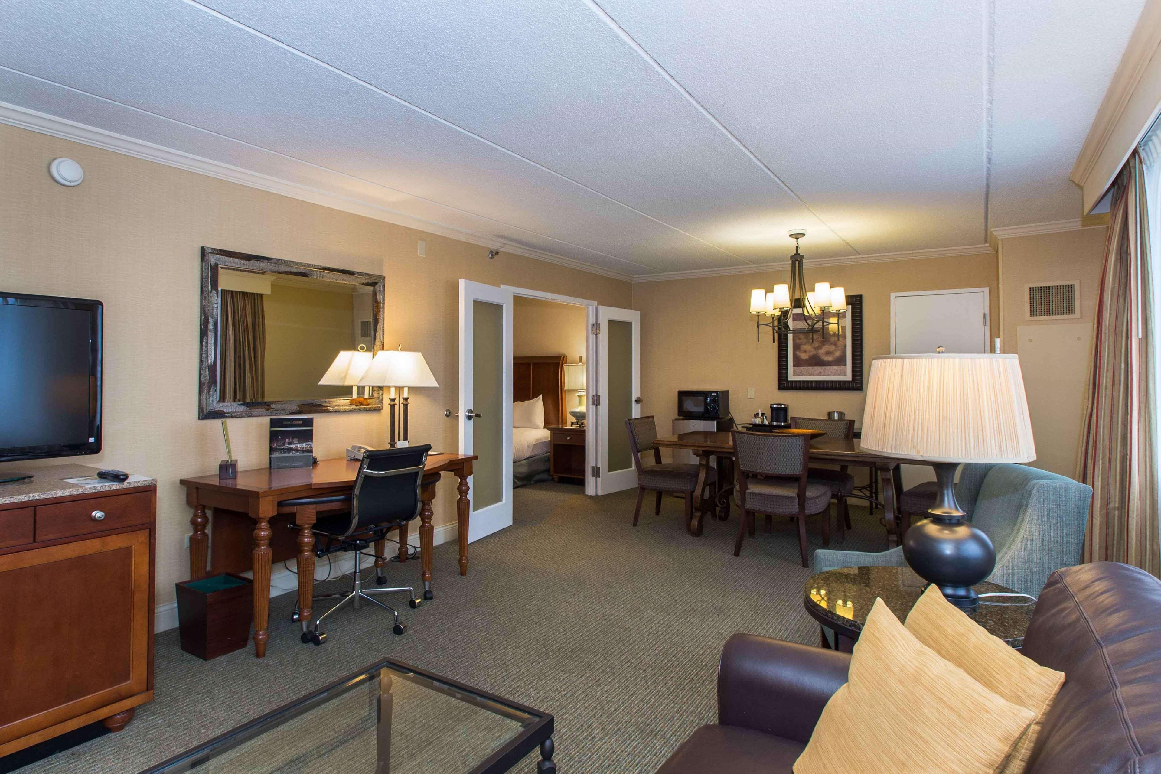Doubletree By Hilton Cleveland East Beachwood Exterior foto